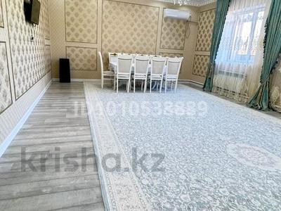 Отдельный дом · 5 комнат · 220 м² · 8 сот., мкр Оркен, 47 18 — Нұрсая 3 қасы, Өркен- Нұрсая жаңа жол салынып жатқан за 39.7 млн 〒 в Атырау
