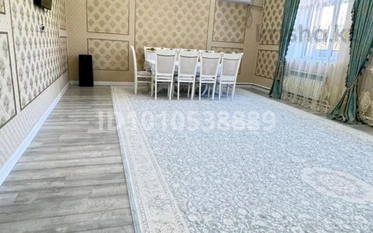 Отдельный дом · 4 комнаты · 220 м² · 8 сот., мкр Оркен, 47 18 — Нұрсая 3 қасы, Өркен- Нұрсая жаңа жол салынып жатқан за 42 млн 〒 в Атырау — фото 4