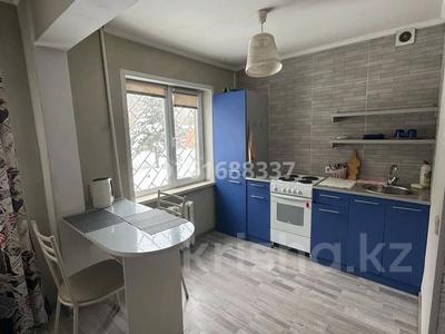 1-комнатная квартира · 30 м² · 1/5 этаж, Казахстан 87 за 12 000 ₸ в Усть-Каменогорске, Ульбинский