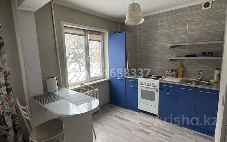 1-комнатная квартира · 30 м² · 1/5 этаж, Казахстан 87 за 12 000 ₸ в Усть-Каменогорске, Ульбинский — фото 2