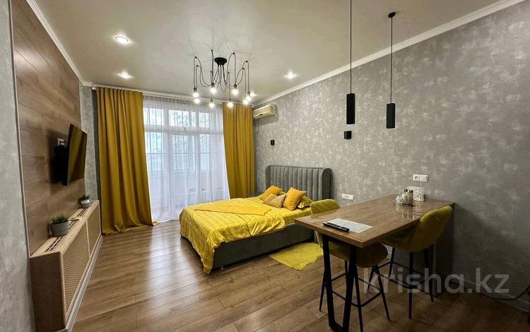 1-комнатная квартира · 35 м², Маншук Маметовой 111 — Сеть ЛЮКС 1-2-3-4-5 Сити Центр в одном доме все кв за 20 000 ₸ в Уральске — фото 2