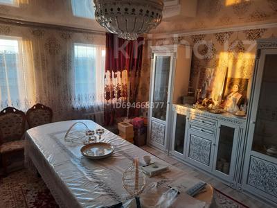 Отдельный дом · 7 комнат · 200 м² · 15 сот., Тюра-там — Мусабаева 38а за 8.5 млн 〒 в Байконуре