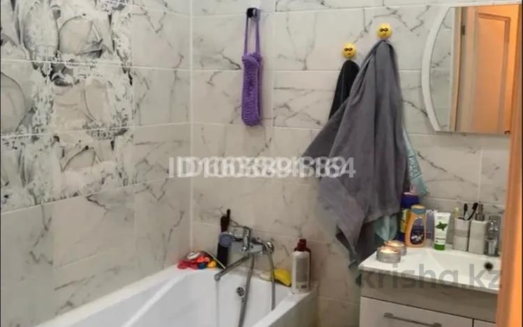 3-комнатная квартира · 80 м² · 4/5 этаж, мкр Нурсая 104 за 300 000 〒 в Атырау — фото 2