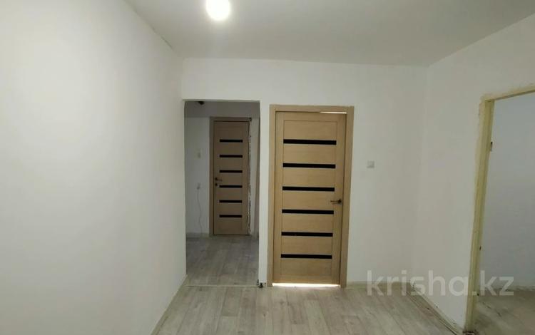 2-бөлмелі пәтер · 54 м² · 3/5 қабат, мкр 8, Молдагулова, бағасы: 14.5 млн 〒 в Актобе, мкр 8 — фото 2