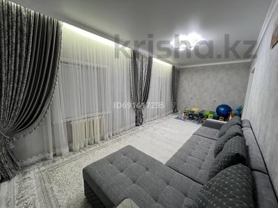 Отдельный дом · 2 комнаты · 100 м² · 10 сот., Кабанбай батыра 47 — Район мечети за 30 млн 〒 в Талапкер 