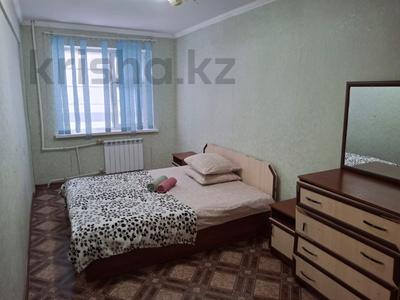 Тәулігіне пәтерлер в Атырауской обл.: 2-бөлмелі пәтер · 40 м² · 4/5 қабат, Ауэзова 52б, бағасы: 10 000 〒 2-бөлмелі пәтер · 40 м² · 4/5 қабат, Ауэзова 52б, бағасы: 10 000 〒 в Атырау