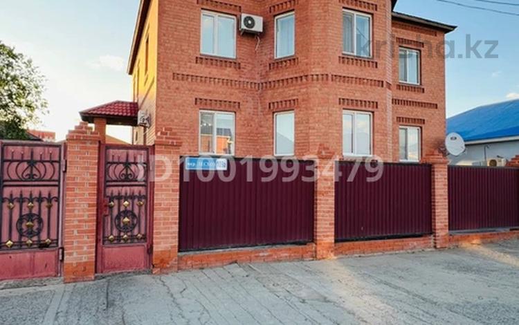 Отдельный дом · 8 комнат · 265 м² · 10 сот., мкр Лесхоз-2, Ғабит Мүсірепов 39 за 63 млн 〒 в Атырау — фото 2