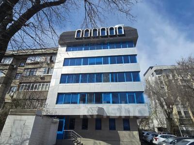 Свободное назначение, офисы, салоны красоты, бани, гостиницы и зоны отдыха, фитнес и спорт, медцентры и аптеки, образование, развлечения, кабинеты и рабочие места, студии · 900 м² за 4.5 млн 〒 в Алматы, Медеуский р-н