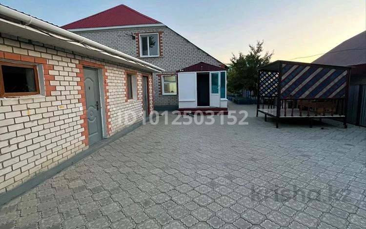 Часть дома · 4 комнаты · 120 м² · 10 сот., Б. Жолмырзаева 12 — Рынок Табыс за 35 млн ₸ в Актобе, жилой массив Юго-Запад-1 — фото 2