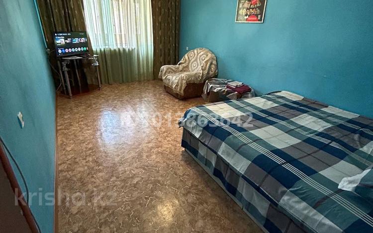 1-комнатная квартира · 40 м² · 2/5 этаж, Есенберлина за 10 000 ₸ в Жезказгане — фото 2