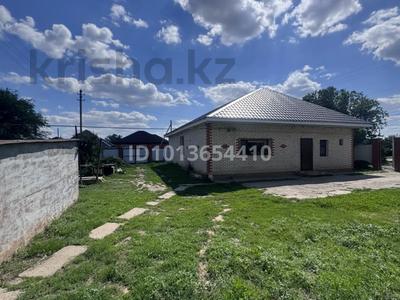 Отдельный дом · 4 комнаты · 120 м² · 7.5 сот., мкр Старый Аэропорт 58 — Яблоневая Кен дала за 42 млн ₸ в Уральске