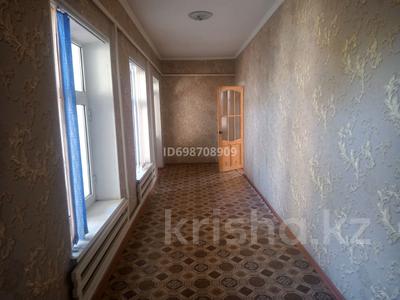 Отдельный дом • 4 комнаты • 200 м² • помесячно, Нышанов 26 за 60 000 〒 в Абае