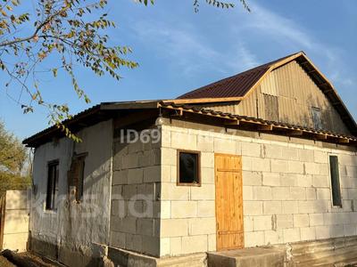 Аренда домов или дач в Алматинской обл.: Дача · 3 комнаты · 90 м² · помесячно, Центральная 30 за 120 000 〒 Дача · 3 комнаты · 90 м² · помесячно, Центральная 30 за 120 000 〒 в Шамалгане