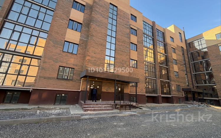 2-комнатная квартира · 68 м² · 4/5 этаж, мкр. Алтын орда 2Е — Возле ресторан 1001 Ночь за 20 млн ₸ в Актобе — фото 2