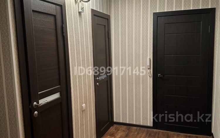 2-бөлмелі пәтер, 50 м², 4/5 қабат ай сайын, проспект Каныша Сатпаева 16/2, бағасы: 130 000 〒 в Усть-Каменогорске, Ульбинский — фото 2