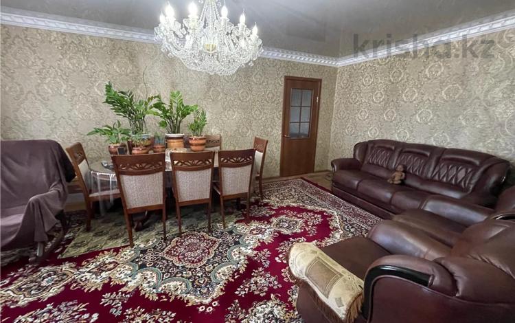 3-комнатная квартира · 69.7 м² · 7/9 этаж, ул. Дюсембекова за 26 млн ₸ в Караганде, Казыбек би р-н — фото 2