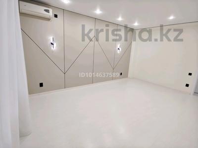 3-бөлмелі пәтер · 80 м² · 1/9 қабат, Жаңа орда ш/а. 3 — Площадь первого президента, бағасы: ~ 30 млн ₸ в Уральске, мкр Жана Орда