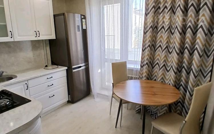 1-комнатная квартира · 36 м² · 4/5 этаж, мкр Кунаева 6 за 10 000 ₸ в Уральске — фото 2
