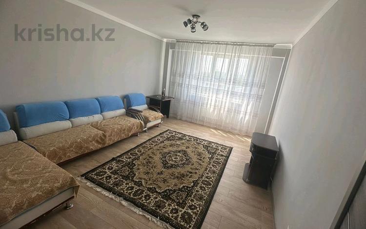 2-комнатная квартира, 65 м², 4/5 этаж помесячно, мкр Акбулак, Чуланова 147