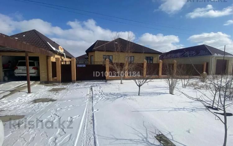 Отдельный дом · 6 комнат · 325 м² · 9 сот., мкр Самал, Берик Коркытов за 95 млн 〒 в Атырау — фото 2