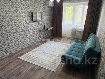2-комнатная квартира · 71 м² · 4/6 этаж, мкр Айгуль, Сергея Тюленина 4-6 — проспект Абулхайырхана за 15 000 ₸ в Уральске