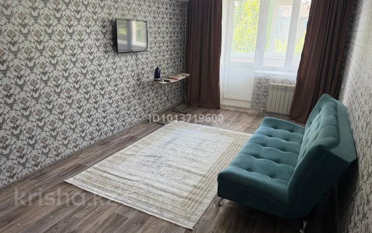 2-комнатная квартира · 71 м² · 4/6 этаж, мкр Айгуль, Сергея Тюленина 4-6 — проспект Абулхайырхана за 15 000 ₸ в Уральске — фото 2
