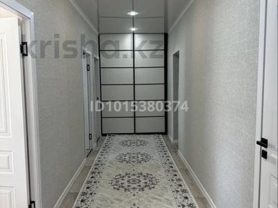 3-комнатная квартира · 88.2 м² · 1/5 этаж, 4 мкр 43/1 за 500 000 ₸ в Аксае