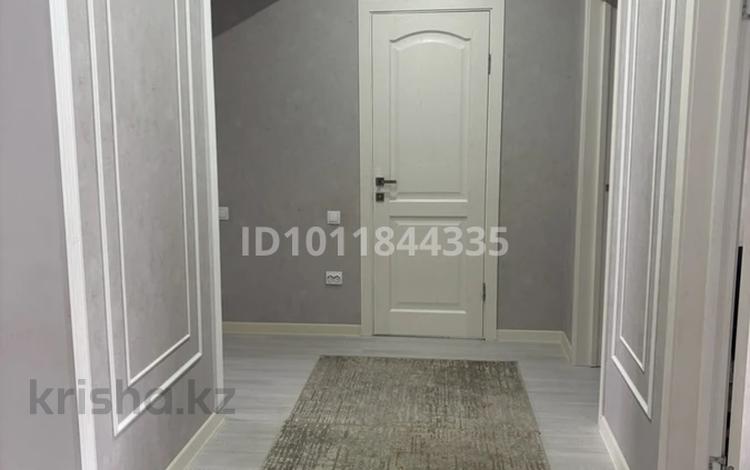 3-комнатная квартира · 80 м² · 8/9 этаж, ул. Самал 72/3 за 40 млн ₸ в Уральске, мкр Школьник — фото 2