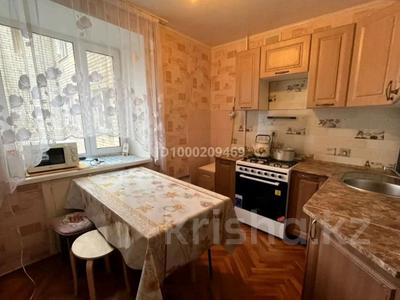 3-бөлмелі пәтер · 67.2 м² · 4/5 қабат, 4 ш/а, улица Ивана Ларина рядом Банк ЦентрКредит Народный Банк Срочно ТОРГ 2/1 — Променад ЦОН Банк ЦентрКредит, бағасы: ~ 18 млн ₸ в Уральске, мкр 4