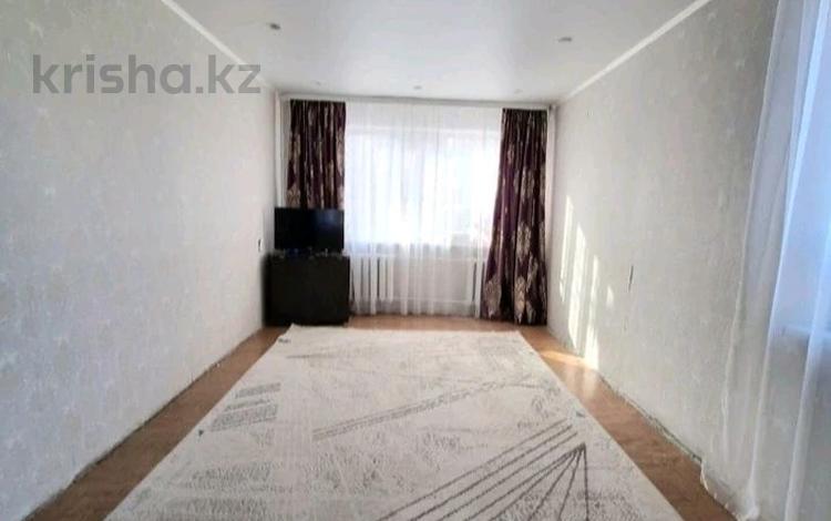 3-комнатная квартира · 63 м² · 2/5 этаж, 1 завогзальный тупик 59 — С.тюленина, абулхайыр хана за 15 млн ₸ в Уральске — фото 2