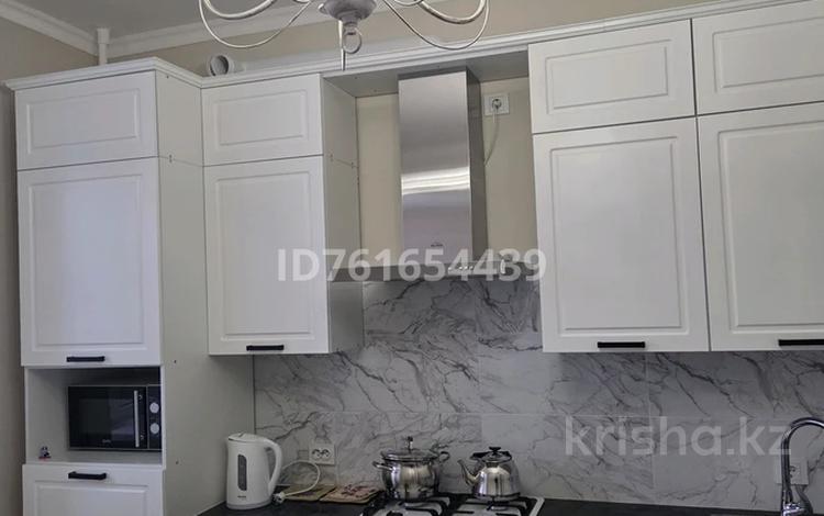 2-комнатная квартира · 70 м² · 8/9 этаж, мкр Нурсая, Т. Жумагалиева 10 за 34 млн ₸ в Атырау — фото 9