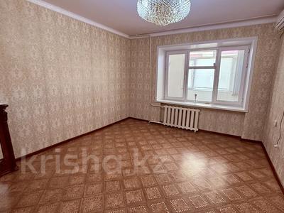4-бөлмелі пәтер · 83 м² · 5/5 қабат, Центральный ш/а., Сырым Датова 15, бағасы: 23 млн ₸ в Атырау, мкр Центральный