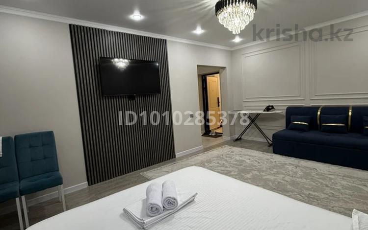 2-бөлмелі пәтер · 80 м² · 8/12 қабат, Торекулова 93, бағасы: 25 000 ₸ в Алматы, Алмалинский р-н — фото 2