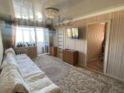 4-комнатная квартира · 60.5 м² · 2/5 этаж, Майкудук, 15й микрорайон за 14 млн ₸ в Караганде, Алихана Бокейханова р-н