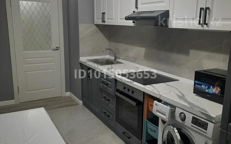 1-комнатная квартира · 47 м² · 9/10 этаж, мкр Аккент за 200 000 ₸ в Алматы, Алатауский р-н — фото 2