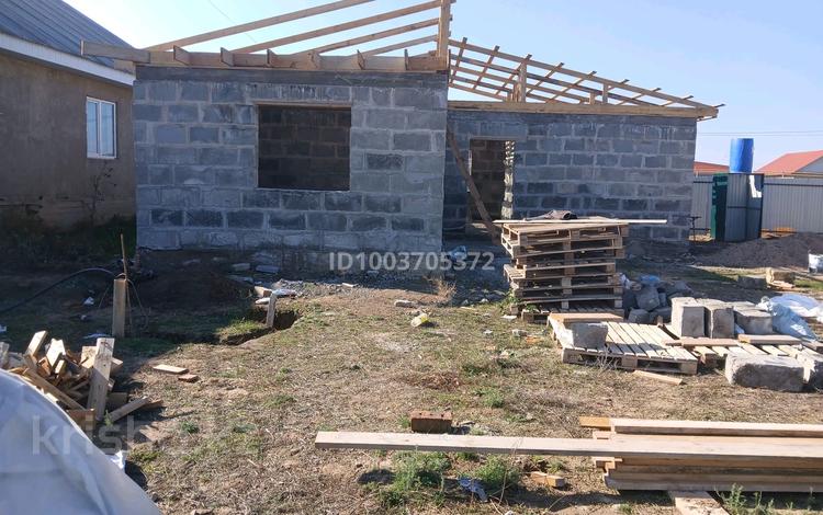 Отдельный дом · 3 комнаты · 90 м² · 5 сот., Абдилда 329 — Возле школа за 9 млн 〒 в Ельтае — фото 2