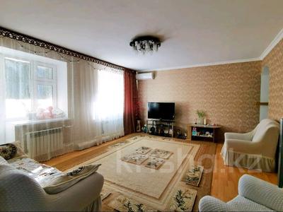 4-комнатная квартира · 105.6 м² · 5/6 этаж, Молдагуловой за 33 млн 〒 в Уральске