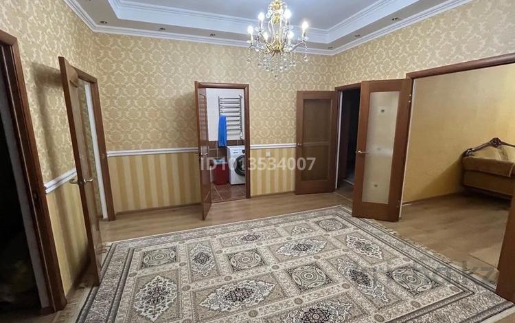 3-комнатная квартира · 110 м² · 4/9 этаж, Валиханова 13-21 за 350 000 ₸ в Атырау — фото 2