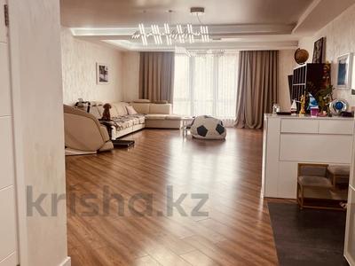 5-бөлмелі пәтер · 220 м², Сидельникова 69, бағасы: 2 млн ₸ в Алматы, Медеуский р-н