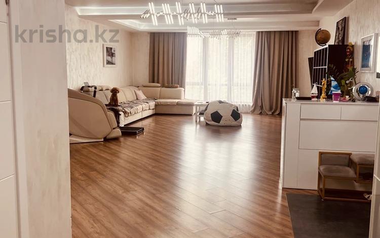 5-бөлмелі пәтер · 220 м², Сидельникова 69, бағасы: 2 млн ₸ в Алматы, Медеуский р-н — фото 2