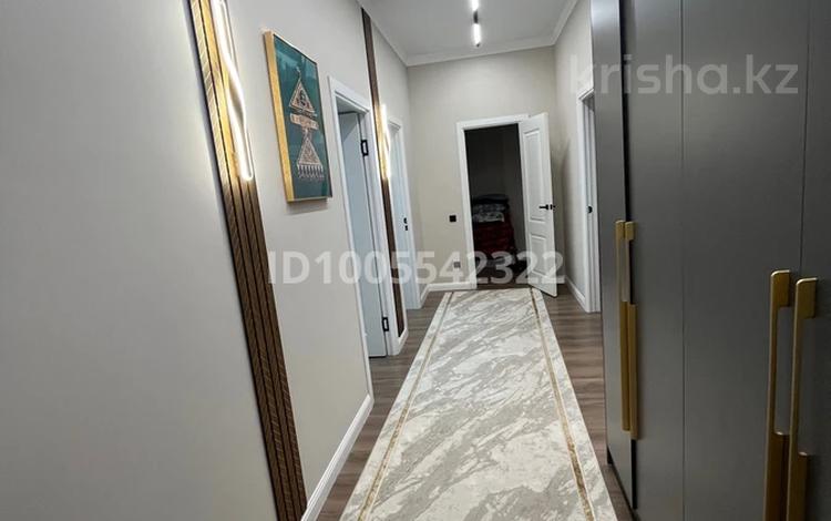 3-комнатная квартира · 100 м² · 7/8 этаж, 20-й мкр 1/2 — 3мектеп бар. за 35 млн ₸ в Актау — фото 2