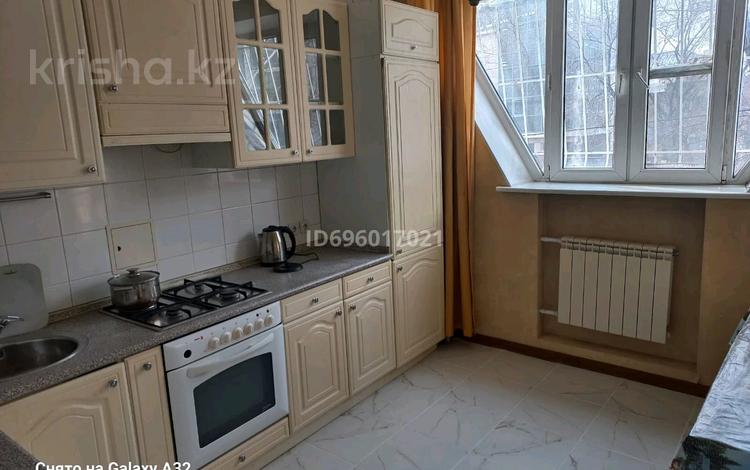 3-комнатная квартира, 70 м², 2/9 этаж помесячно, Мынбаева