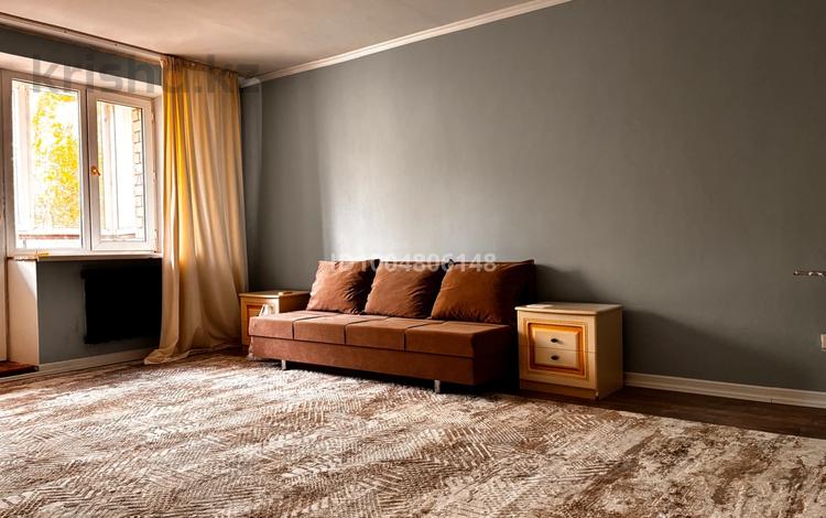 1-комнатная квартира · 40 м² · 2/5 этаж, мкр Астана — Гипермаркет Алтындар , ресторанный комплекс Конюшня за 150 000 ₸ в Уральске — фото 2