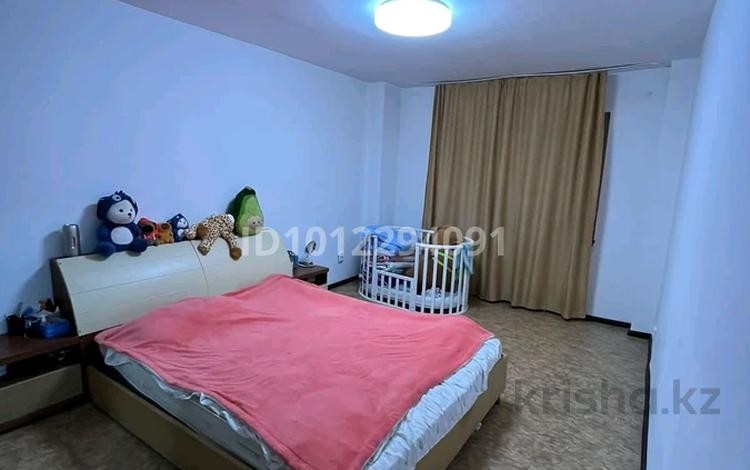 2-комнатная квартира · 54 м² · 18/25 этаж, Микрорайон Байкена Ашимова 22 за 160 000 ₸ в Караганде, Казыбек би р-н — фото 2