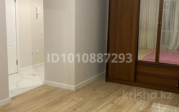 1-комнатная квартира · 43 м² · 10/10 этаж, Орынбор 13 за 230 000 ₸ в Астане, Есильский р-н — фото 2