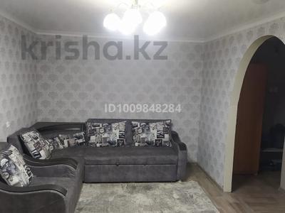 2-комнатная квартира · 44.2 м² · 2/5 этаж, Майкудук, 12й микрорайон 39 — супермаркет Восток за 12 млн 〒 в Караганде, Алихана Бокейханова р-н