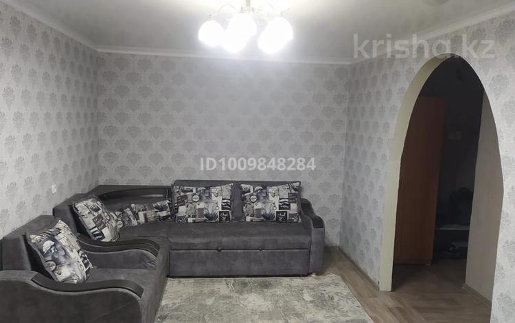 2-комнатная квартира · 44.2 м² · 2/5 этаж, Майкудук, 12й микрорайон 39 — супермаркет Восток за 12 млн ₸ в Караганде, Алихана Бокейханова р-н — фото 2