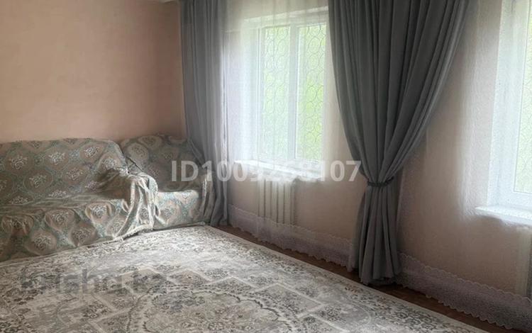 3-бөлмелі пәтер · 62 м² · 1/5 қабат, Гагарина 25 — Напротив кинотеатра, бағасы: 13.5 млн ₸ в Каргалы (п. Фабричный) — фото 4