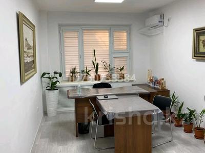 Свободное назначение, офисы, магазины и бутики, салоны красоты, медцентры и аптеки, образование, конференц-залы, кабинеты и рабочие места, студии · 80 м² за 420 000 〒 в Актау, 13-й мкр