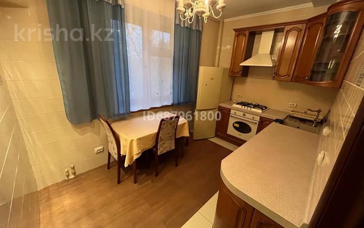 2-комнатная квартира · 70 м² · 3/5 этаж, мкр Самал-3 107 за 500 000 ₸ в Алматы, Медеуский р-н — фото 2